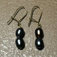 Old special 2 pcs black genuine pearl earrings, metal earrings, the jewelry is from the 1970s