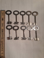 10 old Hungarian safe and vault keys