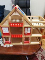 Wooden dollhouse with wooden furniture + 6 figures