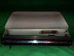 Old Soviet Zenith metal kitchen scale, reliable, measures up to 12 kg, good condition as shown in the pictures