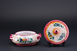 Olasz kerámia bonbonier, asztalközép, kézzel festett, jelzett, számozott.