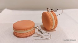 Macaron-shaped dangling earrings