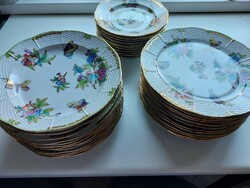 Herend Victoria plate set