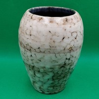 Ceramic vase in Hódmezővásárhely