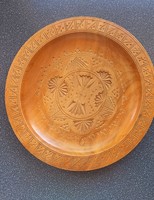 Faragott fa tányér, 21 cm átmérőjű