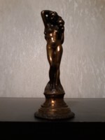 Korsós lány bronzszobor