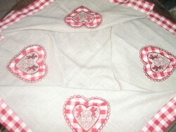 Wonderful Bavarian Style Red White Plaid Heart Applique Pattern Putto Angelic Tablecloth Set