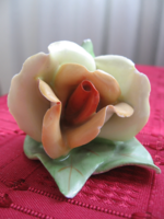 Vintage      Aquimcum porcelán rózsa    Kézi festés