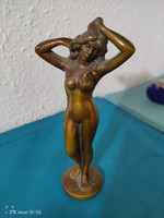 Eladó egy bronzból készült női akt szobor