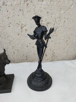 Kaszli őnttöt vas szobor