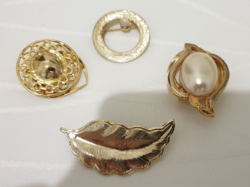 4 old brooches, badges and scarf clips