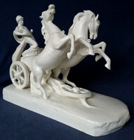 Dt/411 - royal dux porcelain/faience - Roman chariot