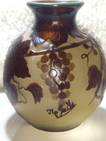 Gyönyörű Szöllős mintás Tip Gallé váza 13 cm magas