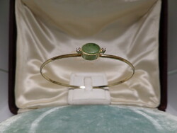 Gold wire bracelet with jade and brils