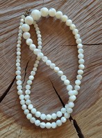 Mother of pearl/shell necklace with growing eyes