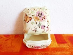 Butter-colored, butterfly-patterned, large (10.5 x 10.5 cm) Zsolnay porcelain bonbonier