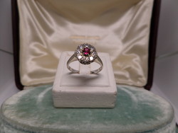 White gold modern daisy ring with ruby and brilles