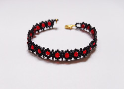 Black and red pearl bracelet