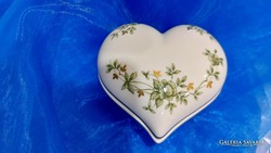 Hollóháza Erika pattern. Porcelain heart-shaped bonbonnier.
