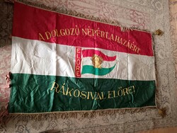 A pioneering flag from the Rákosi era, 