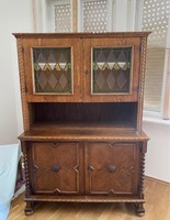 Display cabinet, with glass top and closed bottom cabinet