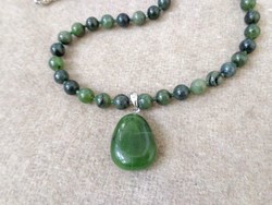 Jade necklace with pendant