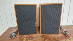 A pair of speakers