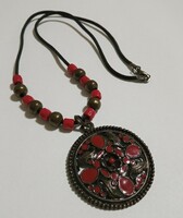 Retro fashion necklace - painted metal type large pendant