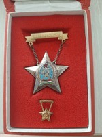 Ritka Sztahanovista kitüntetés eredeti dobozában minivel együtt