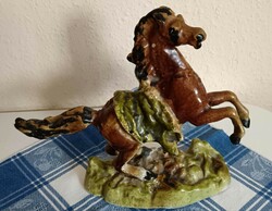 Öntött vasból  készített egyedi kézi festésű Ló szobor