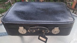 Retro suitcase in good condition. Personal delivery Budapest xv. District.