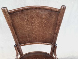 Beautifully renovated original thonet chair with special putts.