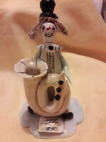 Porcelain statue clown with a snuffbox ornament for musicians 14x9 cm. Flawless