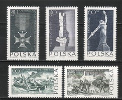 Postatiszta Lengyel 0026 Mi 1533-1537    1,00 Euró