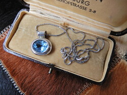 Silver chain sparkling topaz? With stone silver pendant