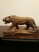 Carved wooden tiger, painting without inlay, carved from one piece. Length. 29 Cm, width 7.5 Cm, height. 15 Cm 925 gr