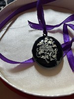 Light-resistant pendant, mourning jewelry