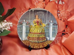 Knowles, an American porcelain decorative plate, was blown away by the wind from the series