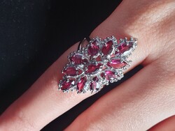 Beautiful 925 silver ring with rhodolite garnet stones