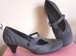 Mid gray cityline women's shoes. 37-Es