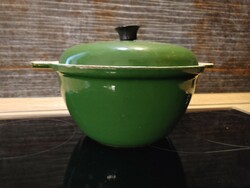 Antique cast iron pot with a cast iron lid weighs 3.2 kilograms