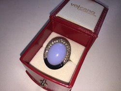 White gold ring with brilliant moonstone onyx inlay