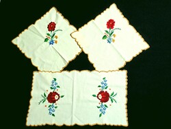 3 tablecloths embroidered with a Kalocsa pattern on a yellow background, size on the pictures