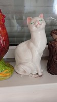Fehér beton cica, cicafigura, plasztikus macska szobor