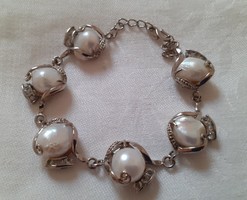 Silver bracelet decorated with cultured pearls