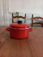 Red pot with lid, 3 liters