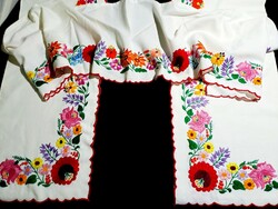 Large 3-piece drapery embroidered with a Kalocsa pattern, size on the pictures