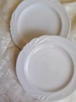 Raven House plate in a white pair