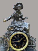 Antique French sculptural mantel clock from Deventer