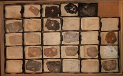 Régi iskolai ásvány gyűjtemény